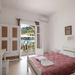 Katsaros & Lejlighedshotel