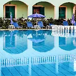 Ξενοδοχείο με διαμερίσματα Katsaros & 4*