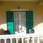 Ξενοδοχείο με διαμερίσματα Katsaros &
